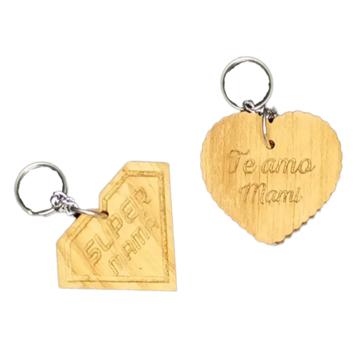 Llavero de madera de pino personalizado de 6x6cm, ideal para regalos y promociones.